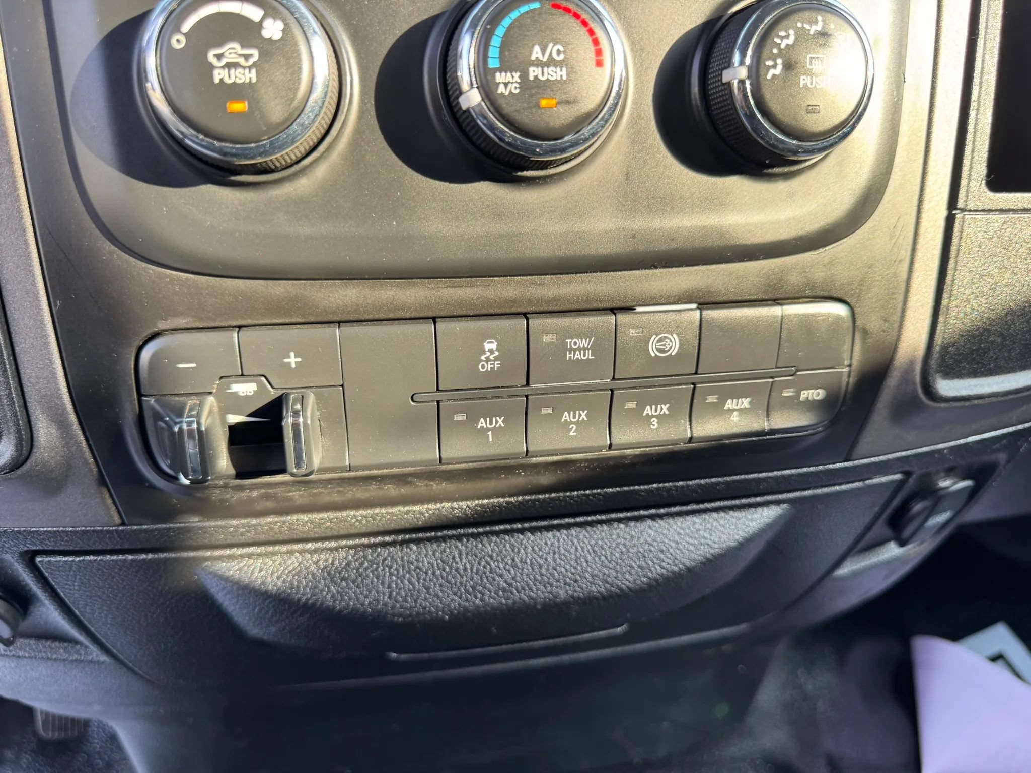 Used 2018 RAM 5500 Tradesman w/ Power & Remote Entry Group RWD image 17