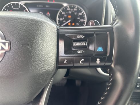 Used 2025 Nissan Rogue SV FWD image 12