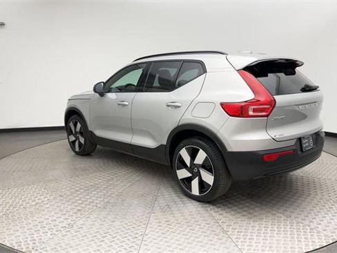Certified 2023 Volvo XC40 Recharge Ultimate image 4