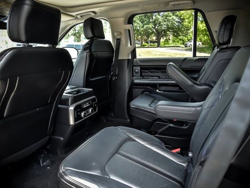 Used 2021 Ford Expedition Platinum image 18