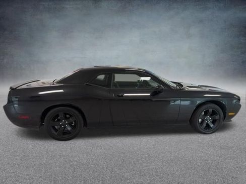 Used 2010 Dodge Challenger R/T RWD image 6