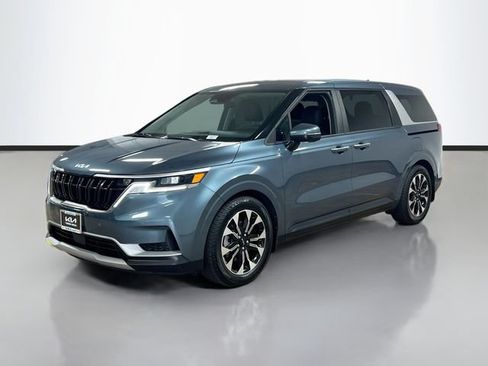 Certified 2023 Kia Carnival EX FWD image 3
