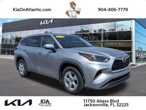 Used 2023 Toyota Highlander L FWD image 1