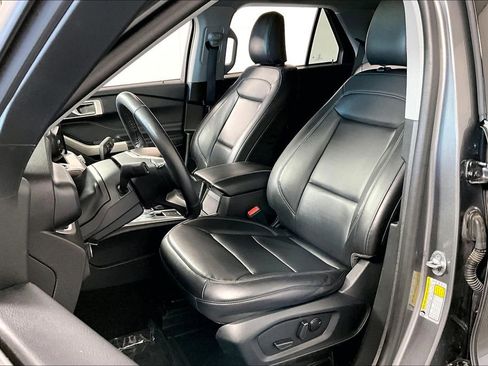 Used 2023 Ford Explorer XLT w/ Equipment Group 202A image 25