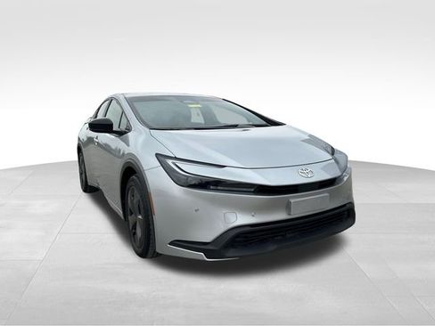 Used 2024 Toyota Prius LE image 7