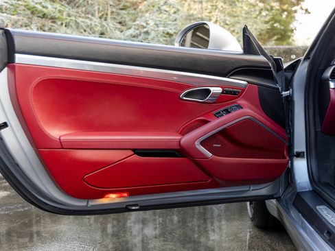 Used 2018 Porsche 911 Carrera S image 21