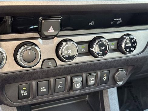 Used 2018 Toyota Tacoma TRD Off-Road image 36