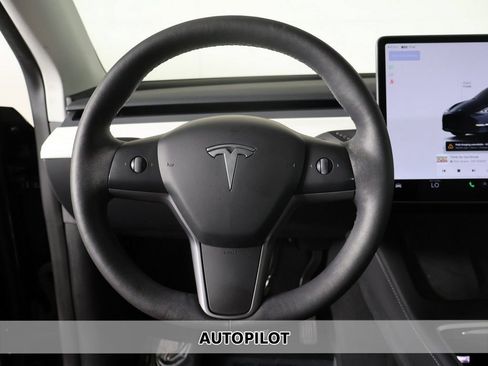 Used 2024 Tesla Model Y Long Range AWD/4WD image 5