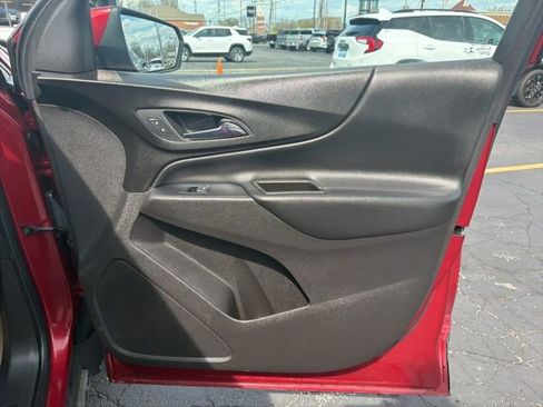 Used 2020 Chevrolet Equinox LT w/ Driver Convenience Package image 19