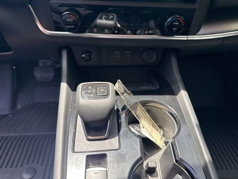 Used 2025 Nissan Rogue SV AWD/4WD image 22