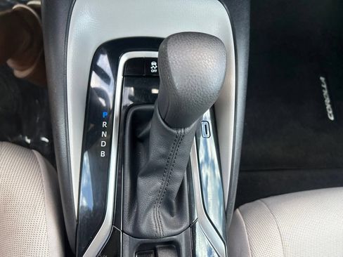 Used 2021 Toyota Corolla LE w/ Carpet Mat Package (TMS) FWD image 26