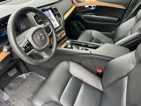 Certified 2023 Volvo XC90 T8 Plus AWD/4WD image 11