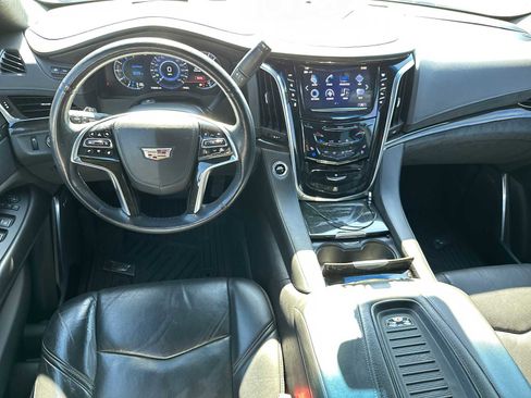 Used 2018 Cadillac Escalade Platinum image 11