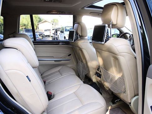 Used 2012 Mercedes-Benz GL 550 4MATIC image 18