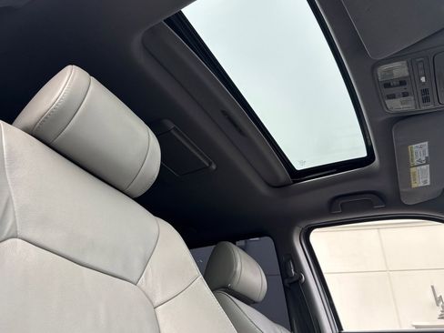 Used 2015 Honda Pilot Touring image 15