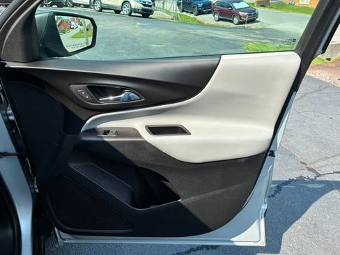 Used 2018 Chevrolet Equinox LS FWD image 17