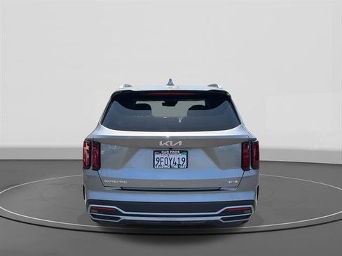 Used 2023 Kia Sorento EX w/ Panoramic Sunroof Package FWD image 4