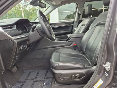 Used 2022 Jeep Grand Cherokee L Limited image 2