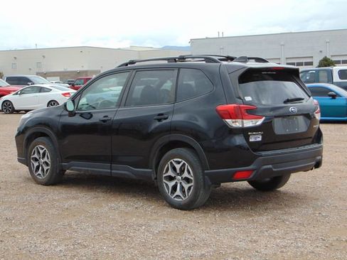 Used 2019 Subaru Forester Premium w/ All-Weather Package image 6