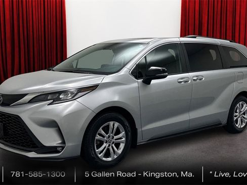Certified 2023 Toyota Sienna XSE image 1