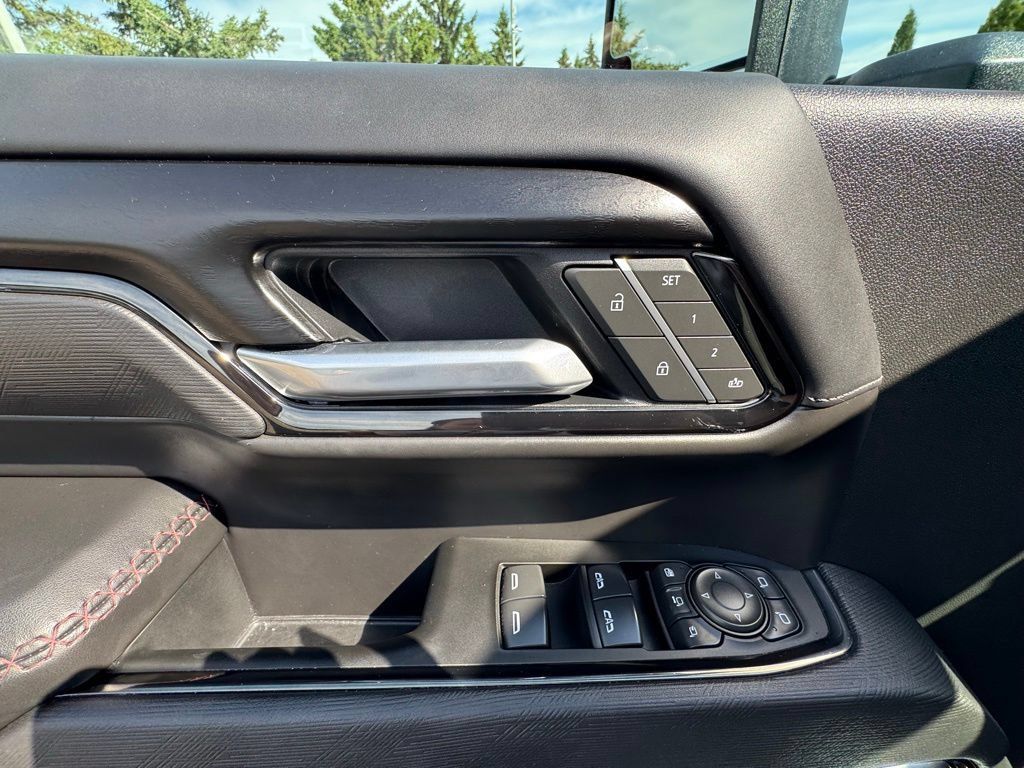 Used 2025 GMC Sierra 2500 AT4X w/ AT4X AEV Edition AWD/4WD image 18