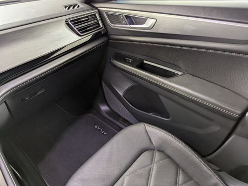 Used 2024 Volkswagen Atlas Cross Sport SE w/ Panoramic Sunroof Package FWD image 11