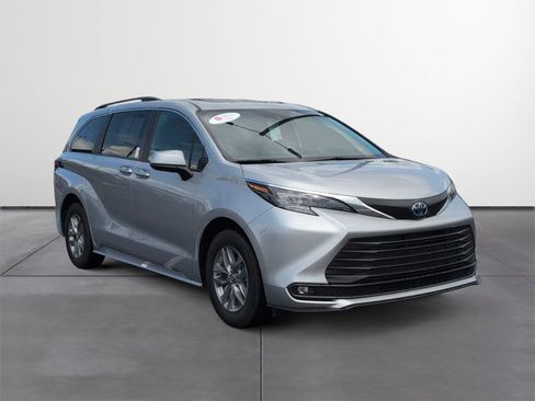 Certified 2025 Toyota Sienna XLE w/ XLE Plus Package FWD image 7