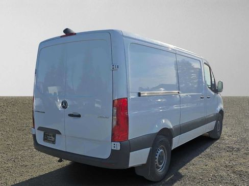 Used 2025 Mercedes-Benz Sprinter 2500 image 3