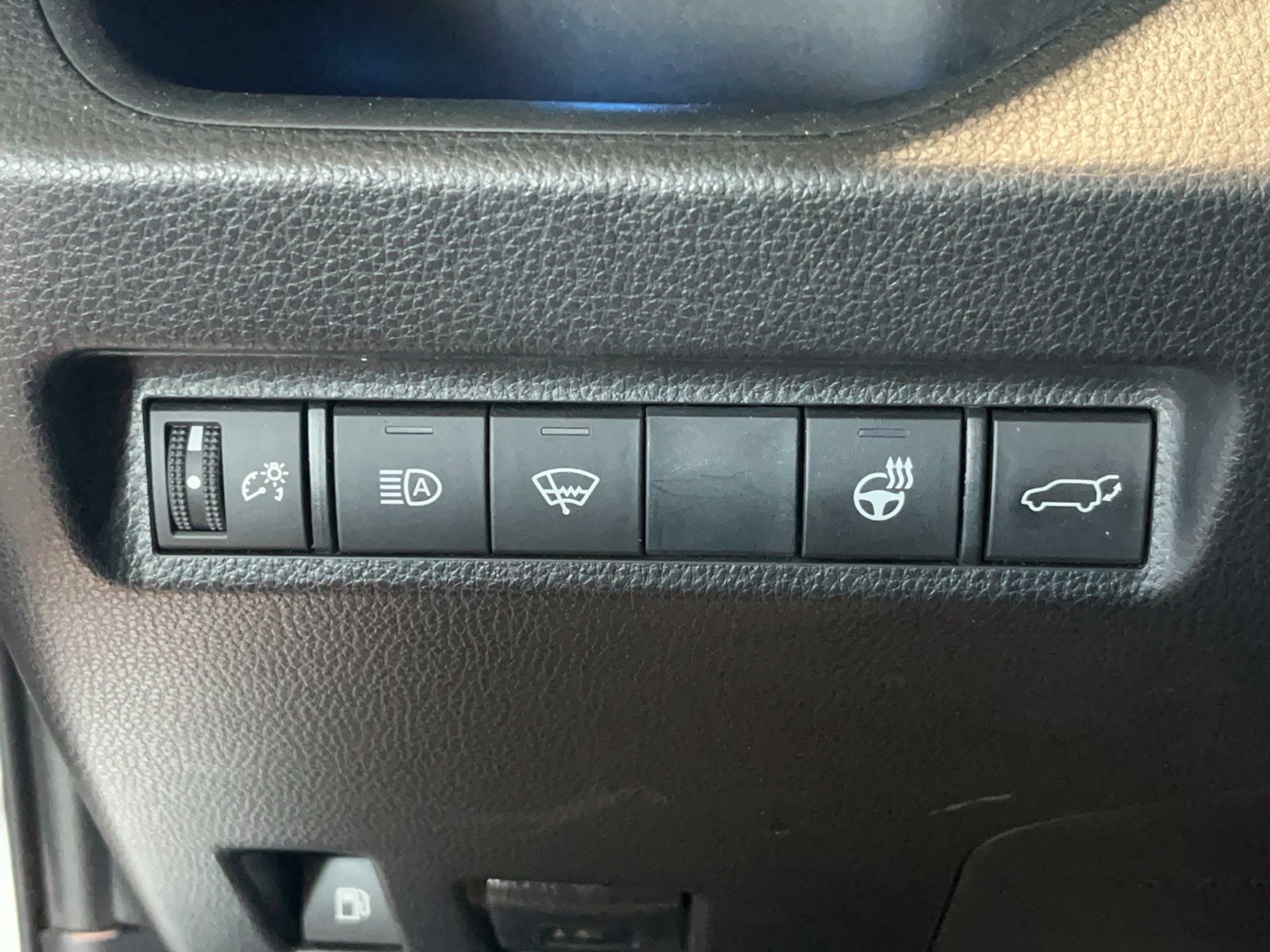 Used 2020 Toyota RAV4 XSE w/ XSE Grade Weather Package AWD/4WD image 32