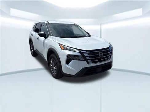 Used 2025 Nissan Rogue S FWD image 4