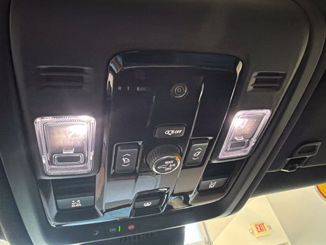 Used 2026 GMC Yukon XL AT4 AWD/4WD image 14