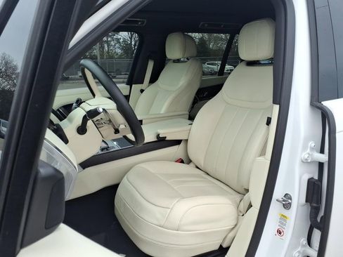 Used 2024 Land Rover Range Rover Long Wheelbase SE image 4