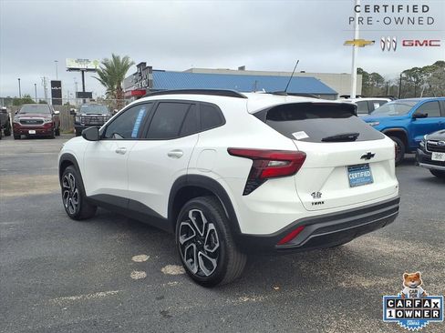 Certified 2025 Chevrolet Trax RS w/ Driver Confidence Package image 2