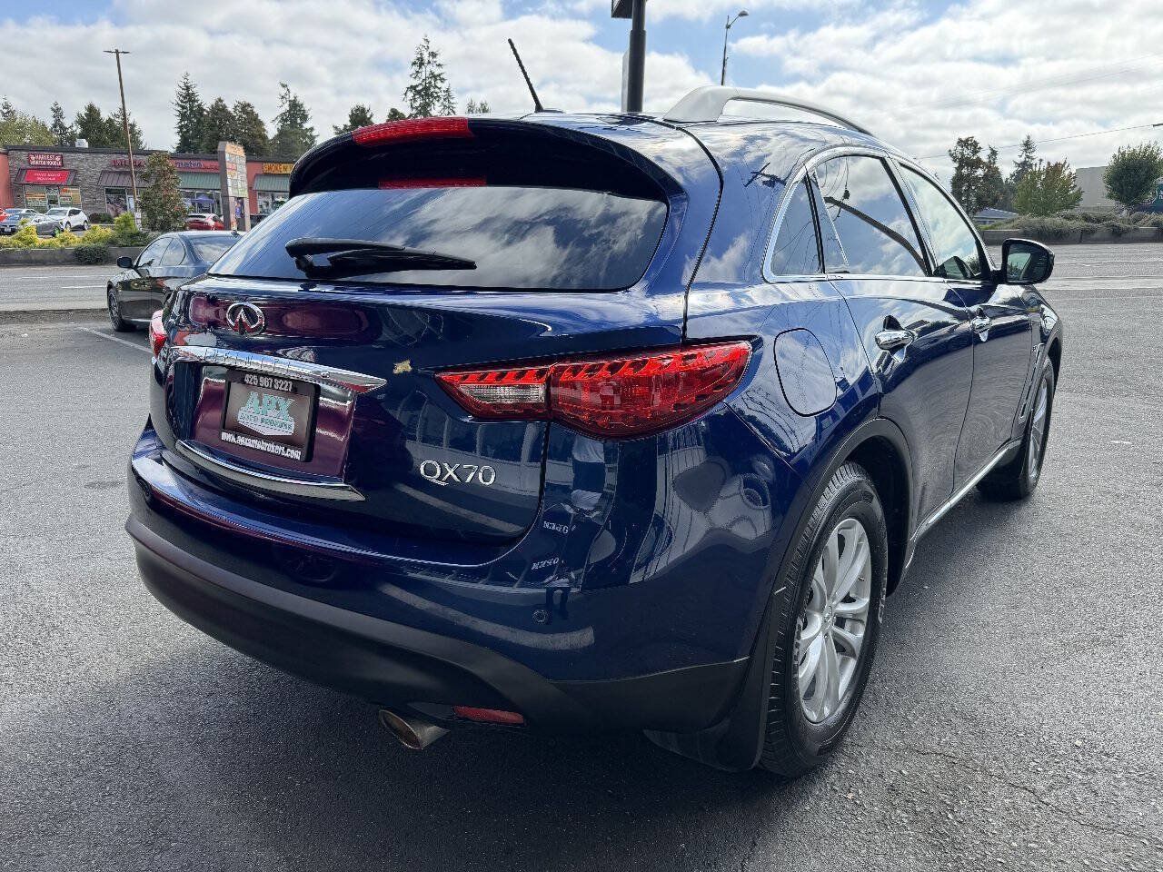 Used 2014 INFINITI QX70 AWD w/ Premium Package image 8