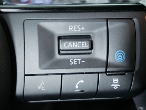 Used 2023 Nissan Rogue SL w/ SL Premium Package image 21