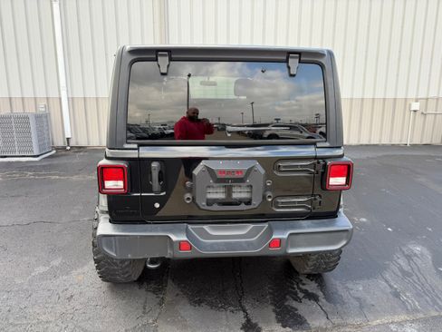 Used 2020 Jeep Wrangler Unlimited Sahara image 5