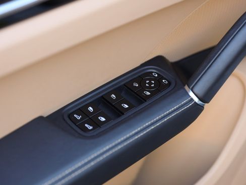 Used 2019 Porsche Cayenne image 31