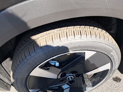 New 2025 Nissan Kicks SR image 29