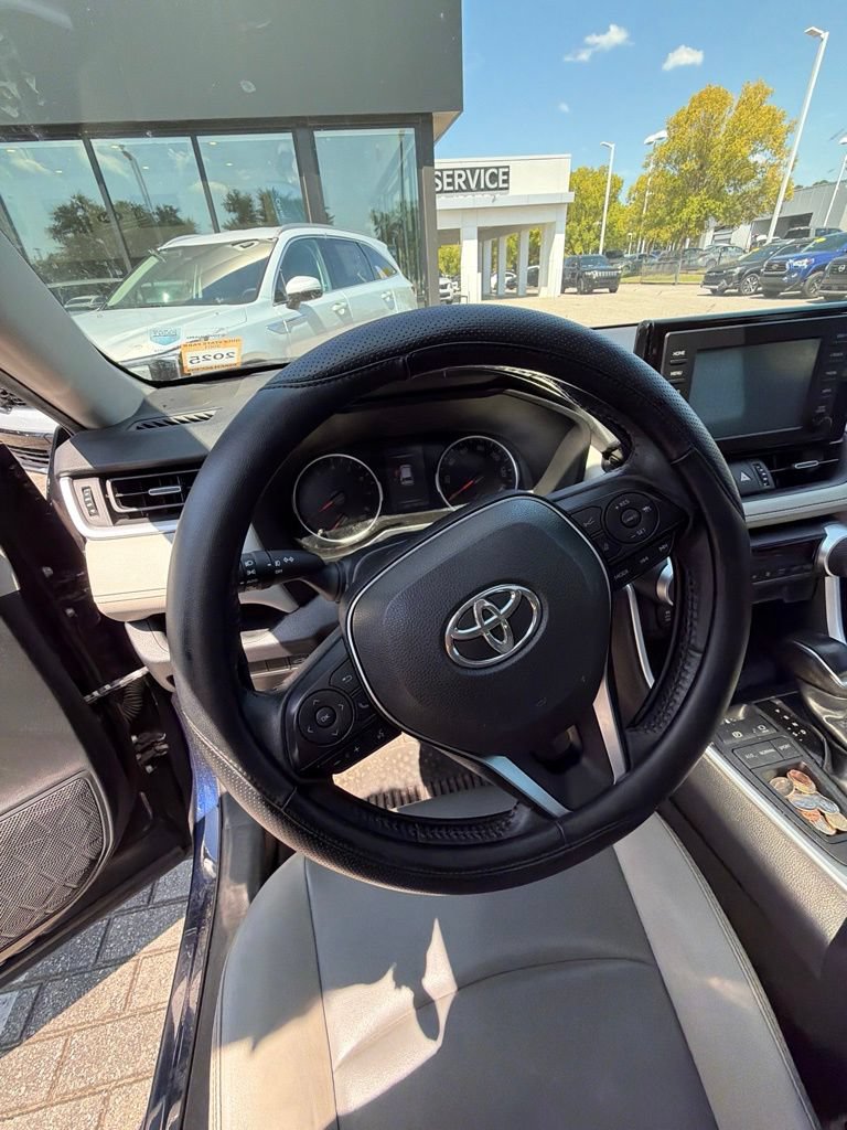 Used 2019 Toyota RAV4 XLE Premium FWD image 25
