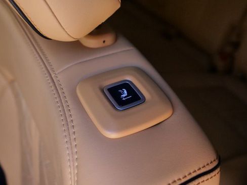 Used 2022 Jeep Grand Wagoneer Series III w/ Rear Seat Video Group 1 image 37