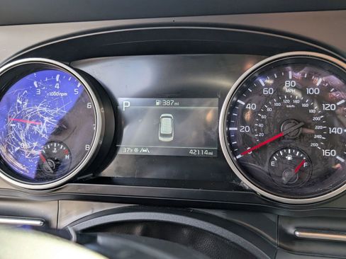 Used 2024 Kia Carnival LX image 21