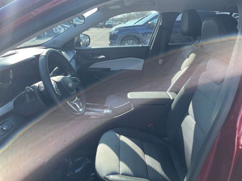 Used 2025 Chevrolet Trax LT w/ LT Convenience Package image 25