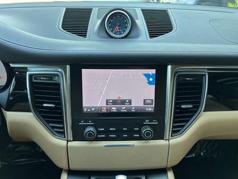 Used 2017 Porsche Macan S image 25