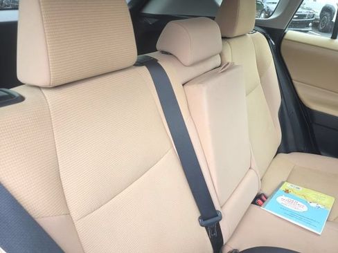 Used 2019 Toyota RAV4 LE FWD image 11