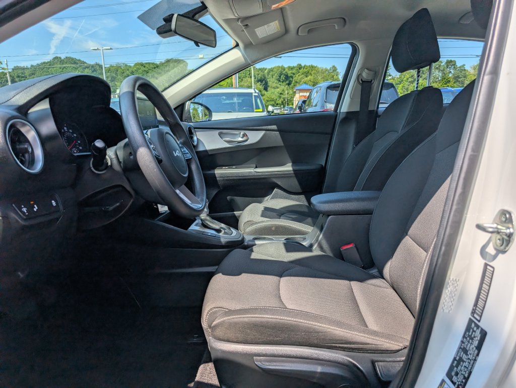 Used 2024 Kia Forte LXS w/ LXS Technology Package FWD image 20