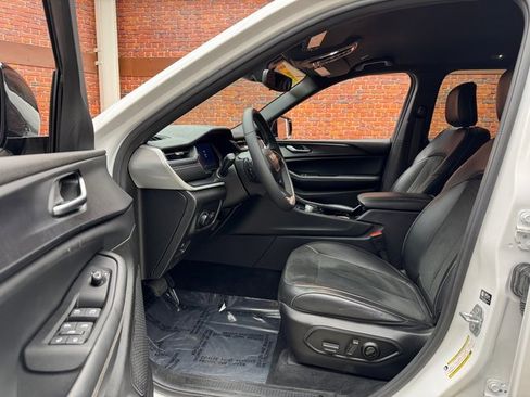 Used 2023 Jeep Grand Cherokee Altitude image 22