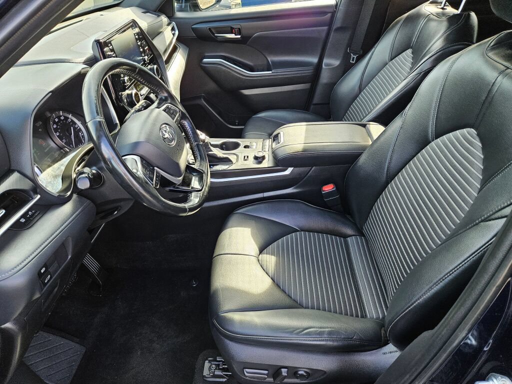 Used 2022 Toyota Highlander XSE AWD/4WD image 17