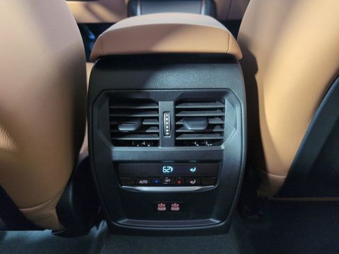 Used 2025 BMW 330i Sedan w/ Convenience Package image 29