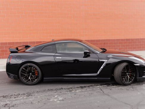 Used 2016 Nissan GT-R Premium image 8