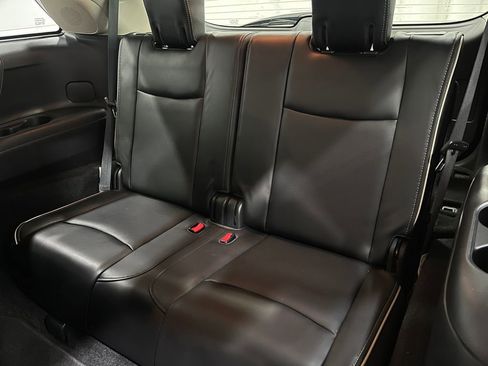 Used 2019 INFINITI QX60 Luxe w/ Essential Package image 32